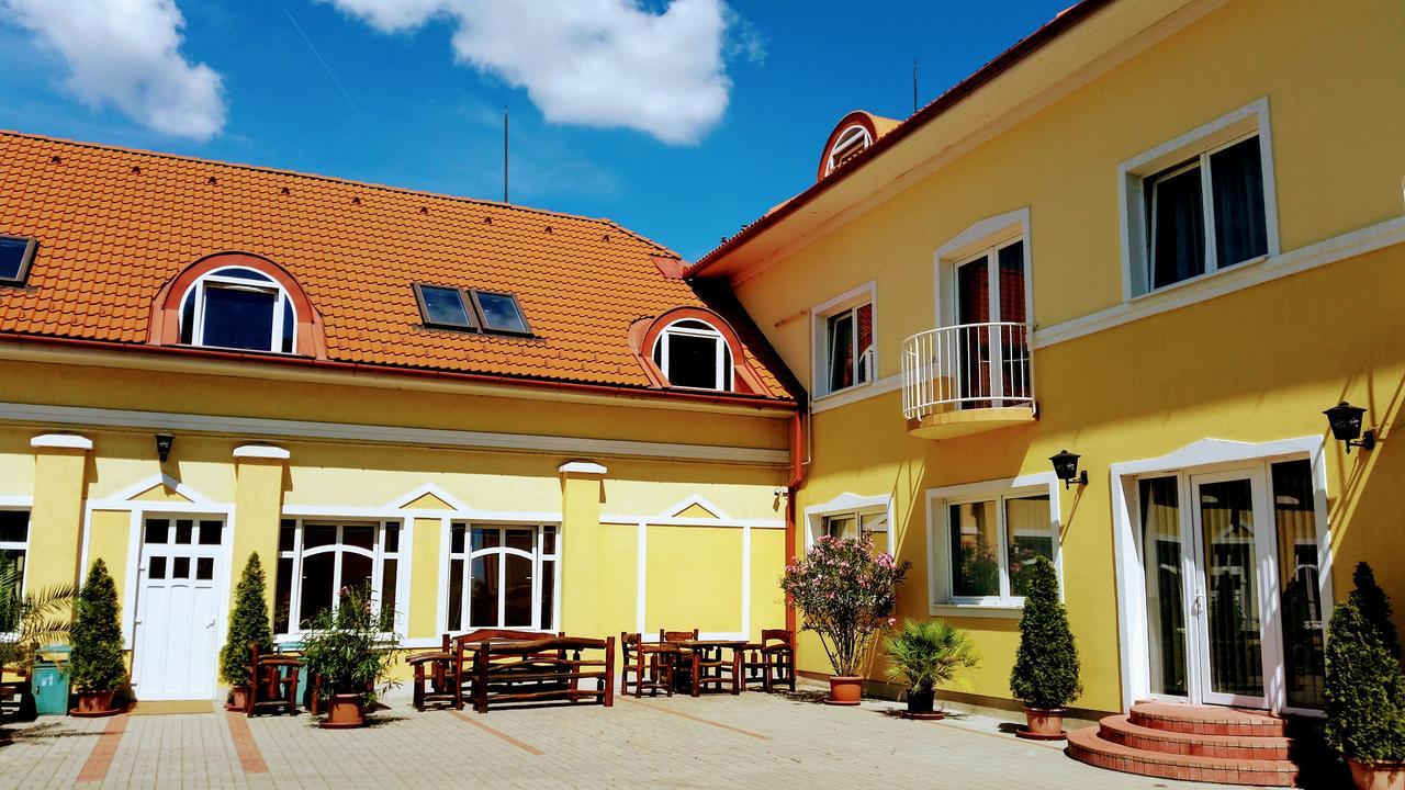 Hotel Sormester Szarvas Exterior foto