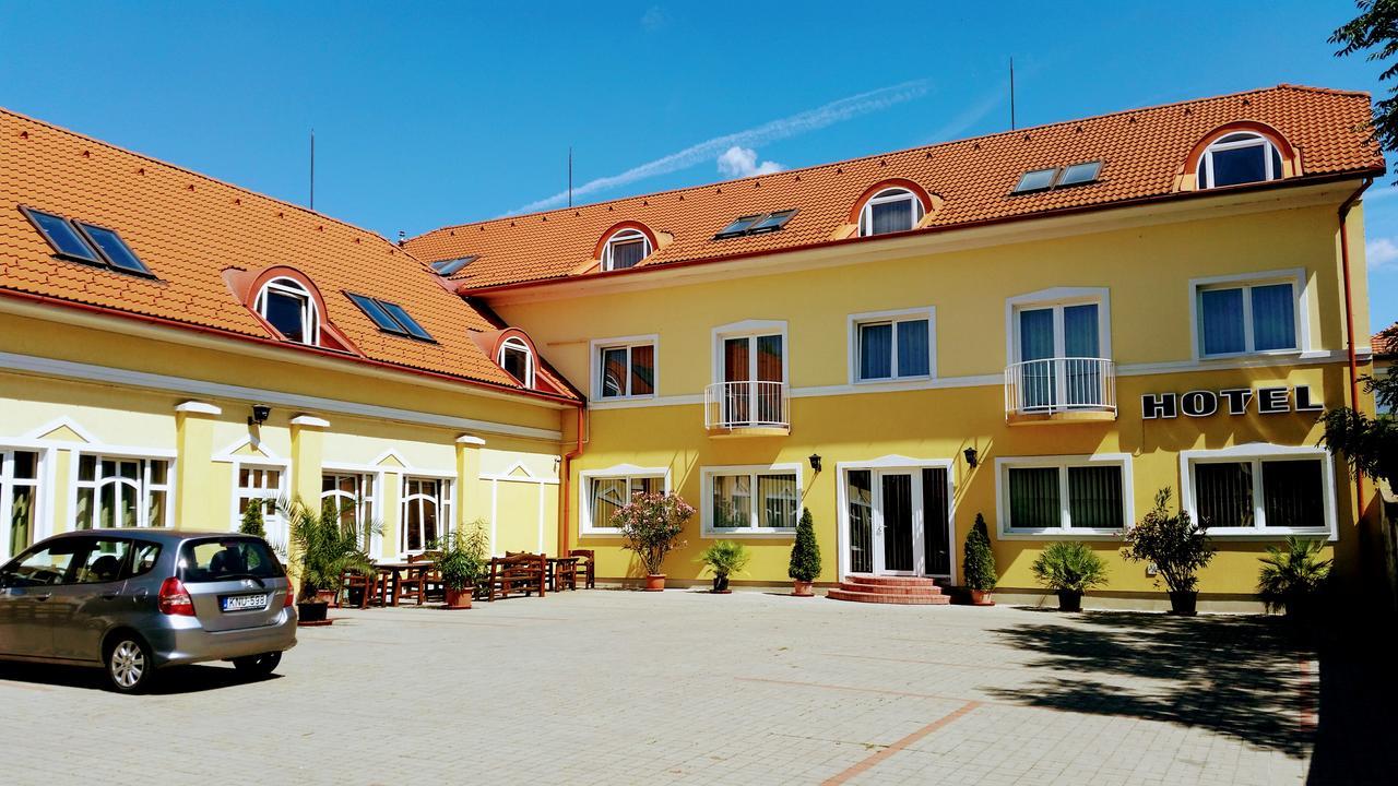 Hotel Sormester Szarvas Exterior foto